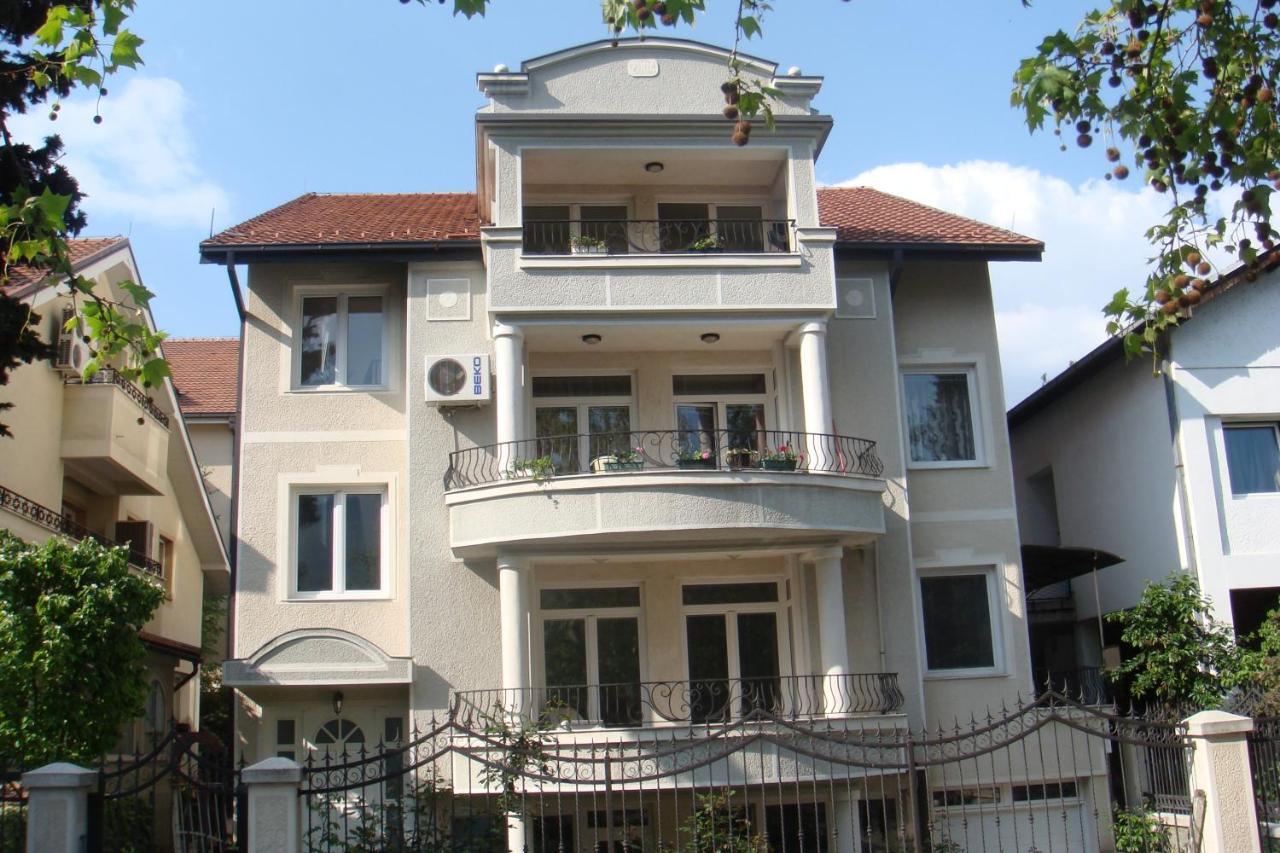 Vik House Apartment Skopje Bagian luar foto