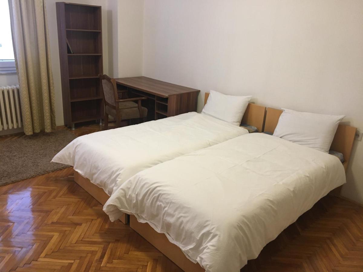 Vik House Apartment Skopje Bagian luar foto