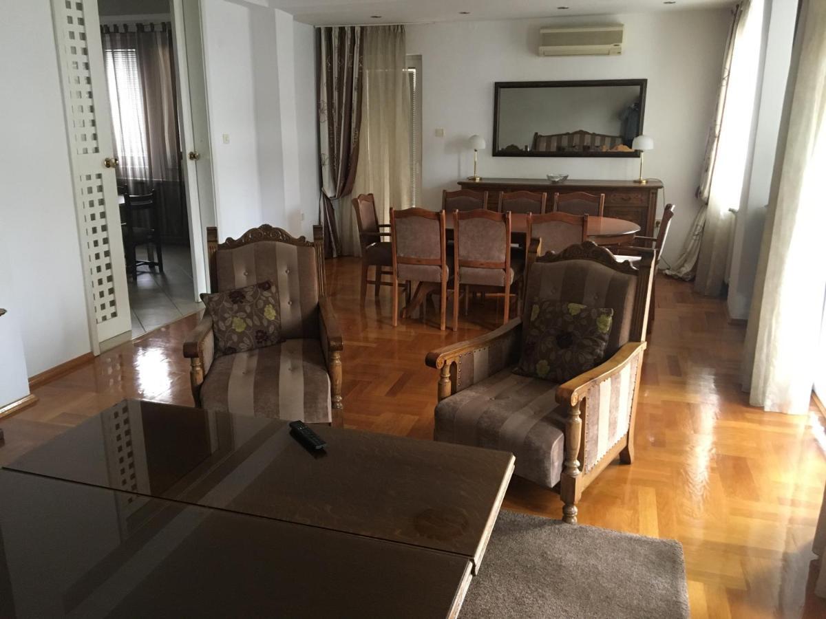 Vik House Apartment Skopje Bagian luar foto